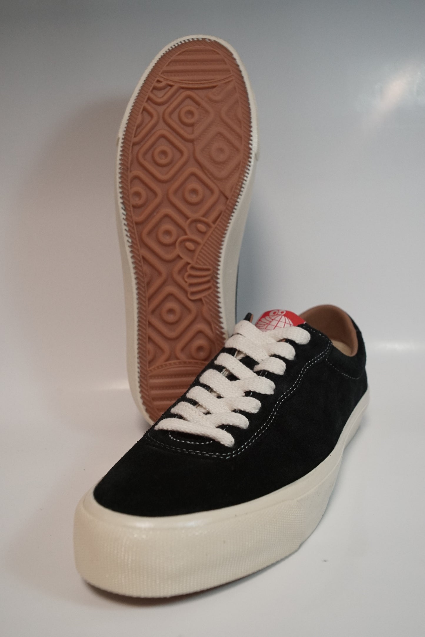 VM001-Suede (Black/White) Last Resort